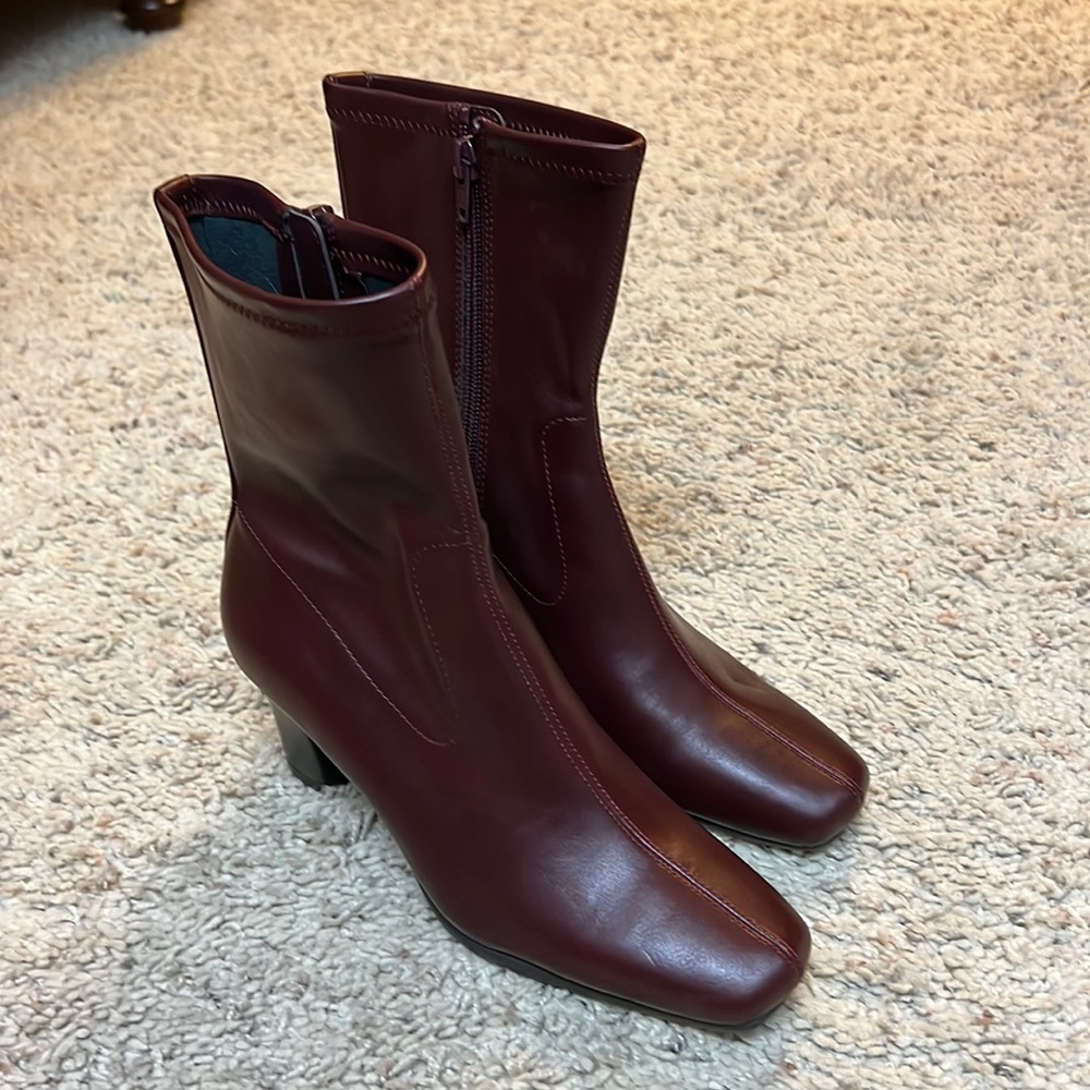 Aerosoles Burgandy Geneva 2 Boots EUC Like New